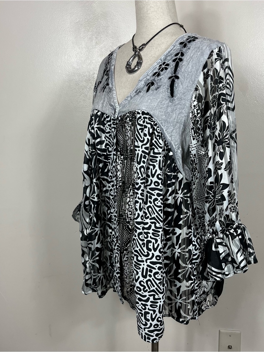 Young Threads Patchwork Embroidered Button Top XL Boho Festival Fairy Whimsigoth - Picture 6 of 8